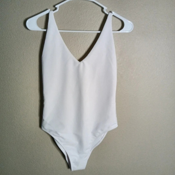 Beach Riot Reese White One Piece Swimsuit Scoop Neck M NWT - Picture 2 of 11